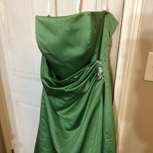 David’s Bridal Style 8567, Size: 12. Green Dress.